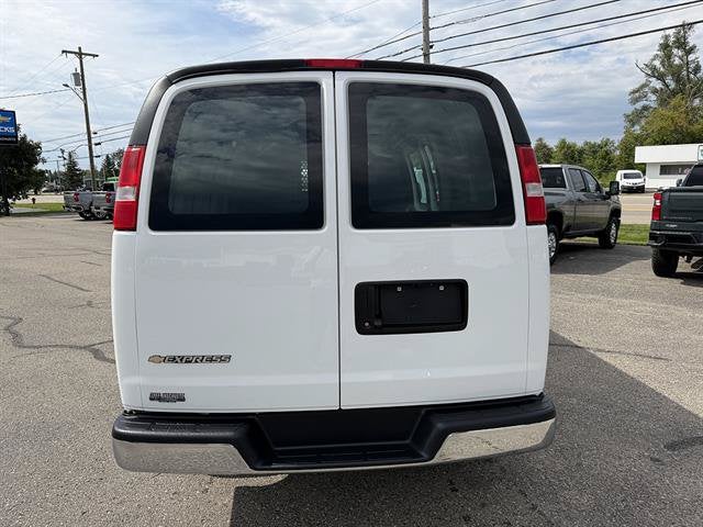 2025 Chevrolet Express Cargo WT