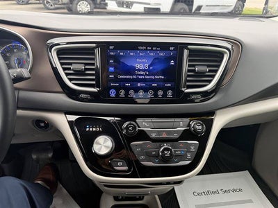 2017 Chrysler Pacifica Touring-L