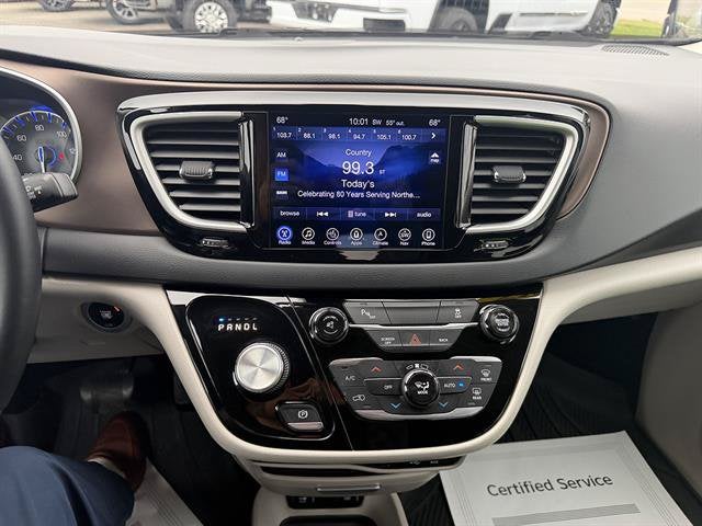 2017 Chrysler Pacifica Touring-L